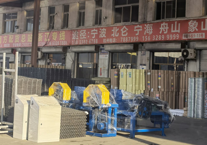 山東李經(jīng)理訂購(gòu)的中型水箱拉絲機(jī)發(fā)貨了，請(qǐng)注意收貨！